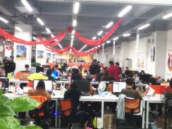 廣州437人上班時被抓,“保健品”公司網(wǎng)絡電信詐騙行為 廣州437人上班時被抓,“保健品”公司網(wǎng)絡電信詐騙行為